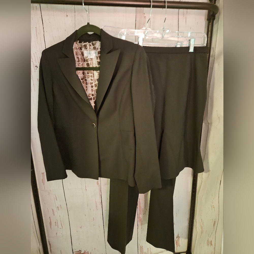 Garfield & Mark's petite 3 Piece Brown wool suite EUC Women's